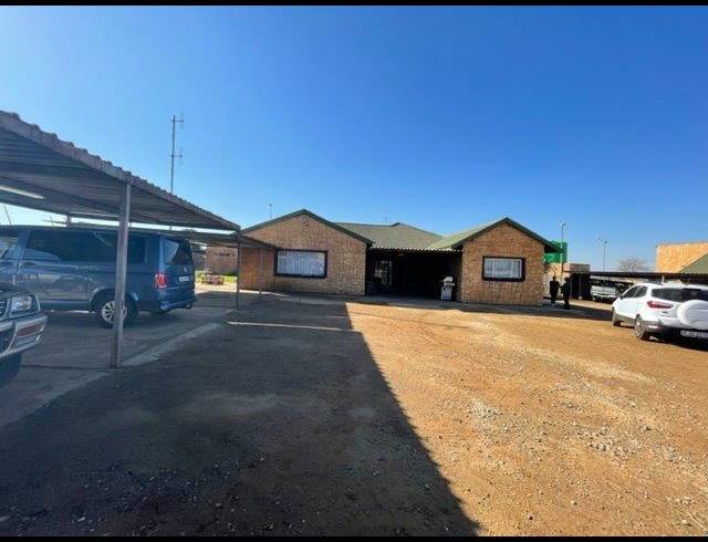 4 BEDROOM HOUSE FOR SALE IN RANDFONTEIN SOUTH